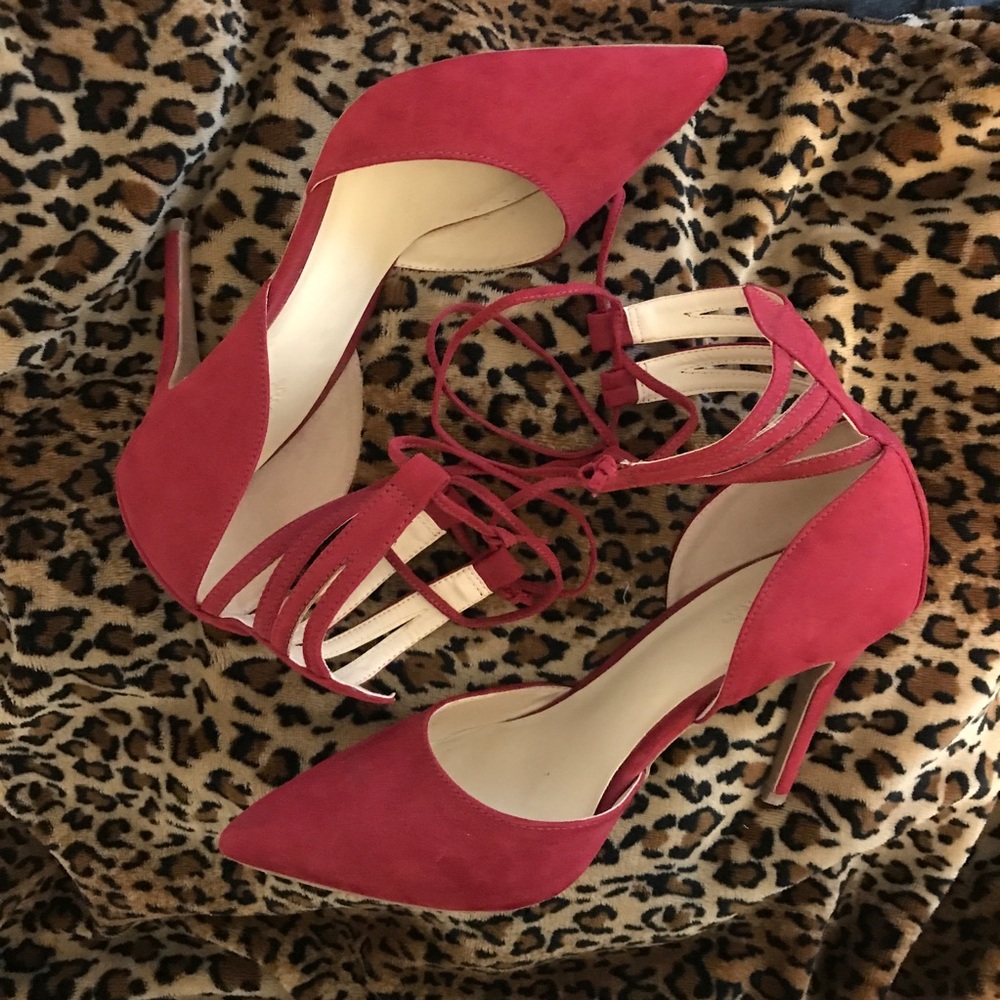 🌟 SOLD 🌟 Classic red pumps
